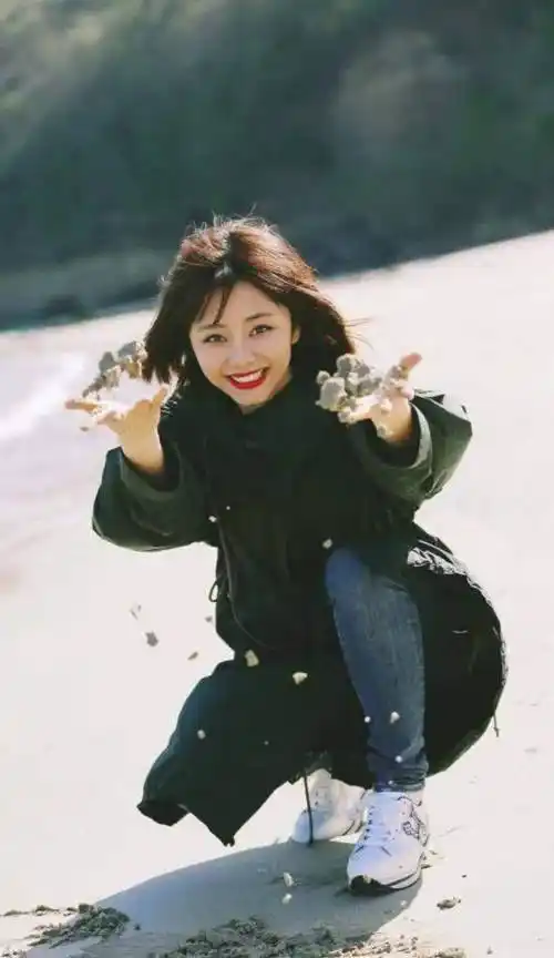 娃娃脸的谭松韵笑容真甜,笑起来给人如沐春风,网友:暖心治愈_观众