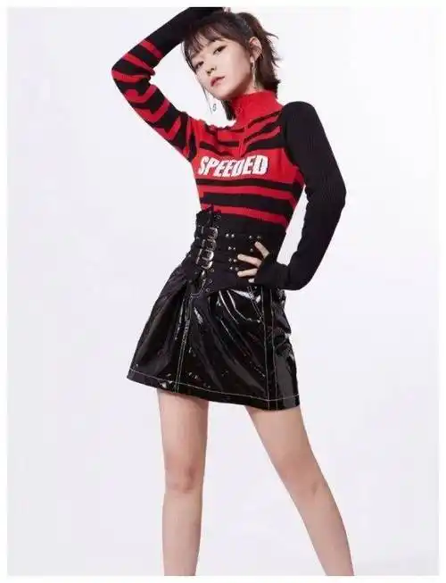 这一张段奥娟的身材也很匀称呢.