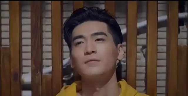 话说萧立呈一开始信心满满手到擒来地跑去告白,一口气猛进攻,对藤沐仁