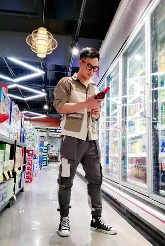 【征女友丨深圳丨8707】92年,176cm,性格直爽,风趣幽默,喜欢羽毛球和