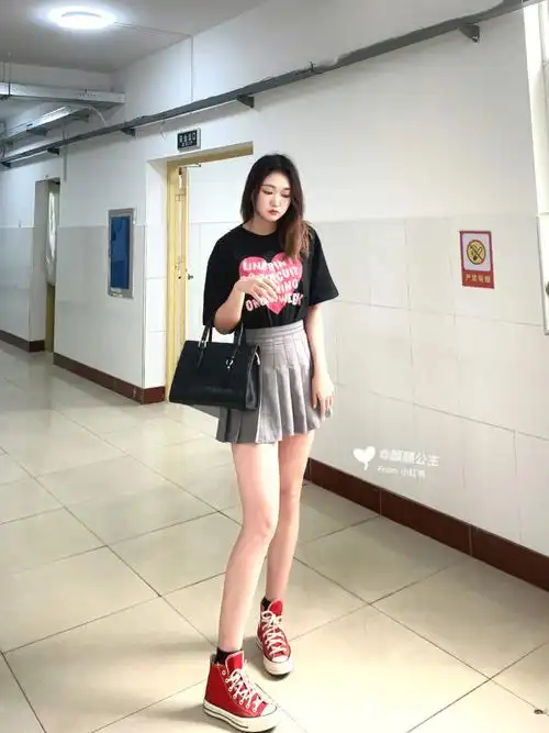 原来高个子女生也可以这么甜妹～这个粉色爱心95图案也太可爱啦～看