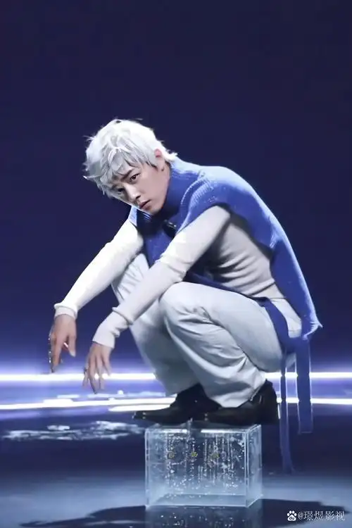 肖战饭制末世科幻剧#  肖战时尚芭莎唯一一次银发,科技感,不同的风格