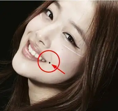 容易烂桃花缠身桃花痣又叫苦情痣