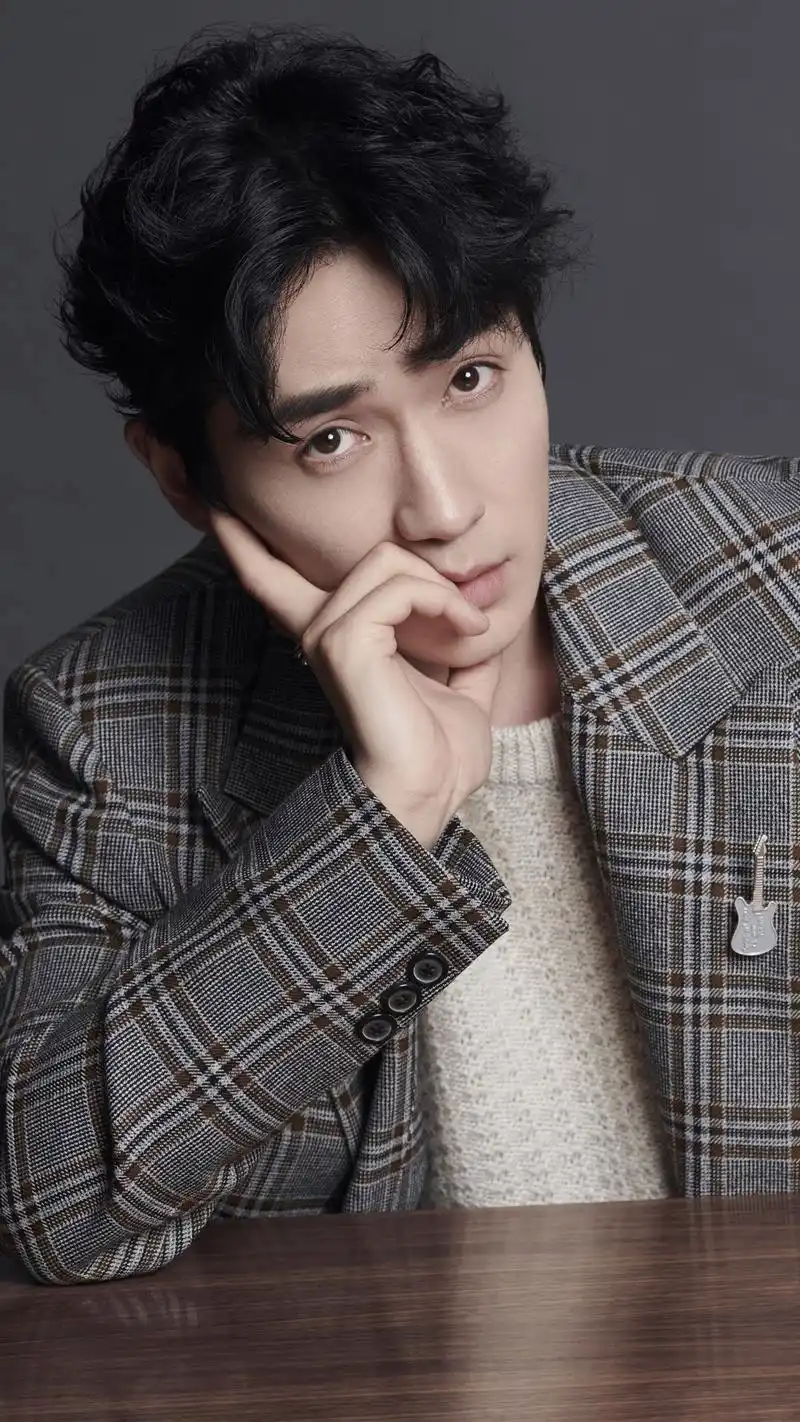 朱一龙温润帅气写真手机壁纸图片