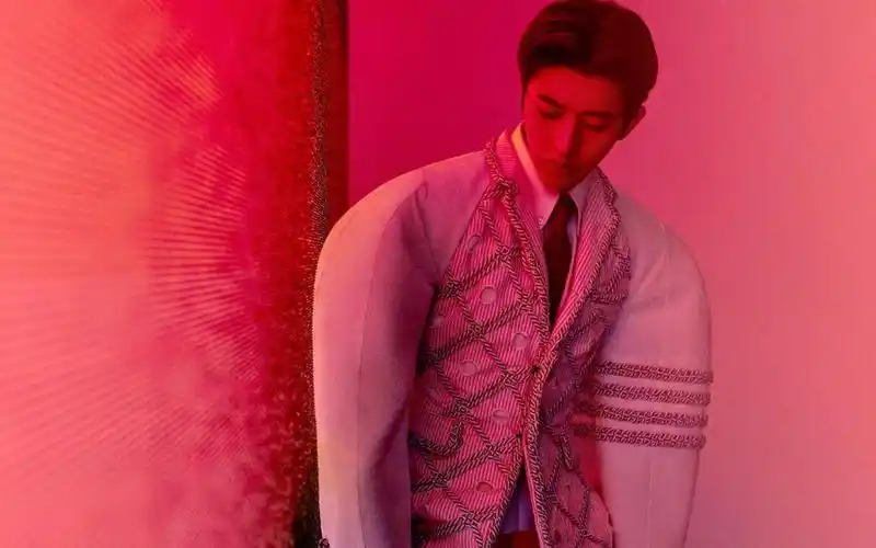 帅气男神蔡徐坤光影大片写真,高清壁纸图片,大陆明星-回车桌面