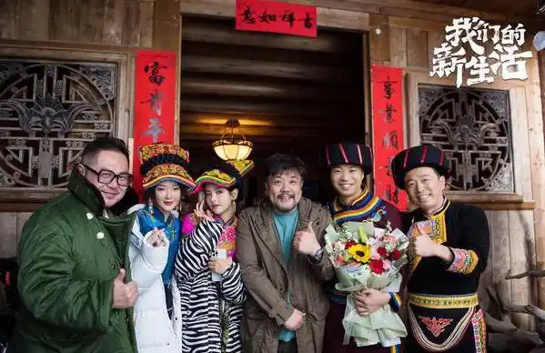 丁真被曝客串喜剧电影演背包客主演之一为杨超越