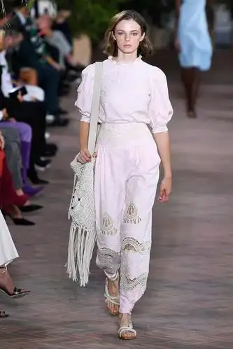 米兰时装周-"雪纺女王"阿尔伯特-菲尔蒂2021春夏成衣女装