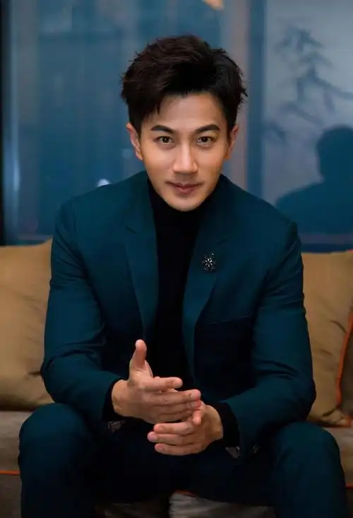 不老男神刘恺威离婚后亮相,依旧魅力四射!