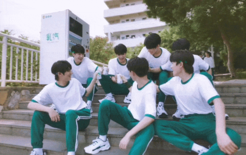 时代少年团正式官宣成为优酸乳品牌代言人 「乳汽」冒泡上市,为少年们