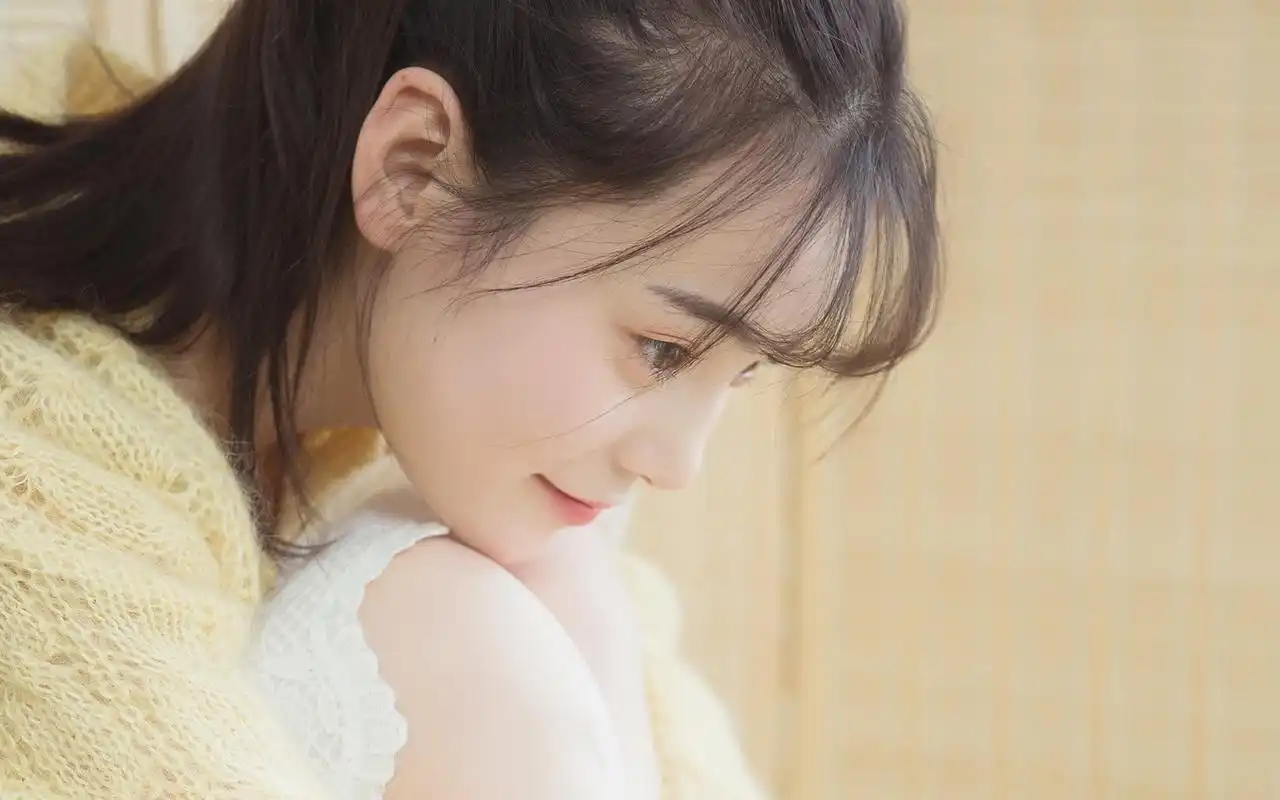 日系清纯美女居家唯美文艺写真图片桌面壁纸-美女壁纸-壁纸下载-美桌