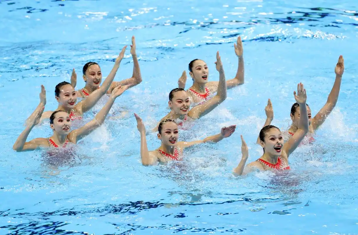 花样游泳——女子集体技术自选决赛:中国摘银