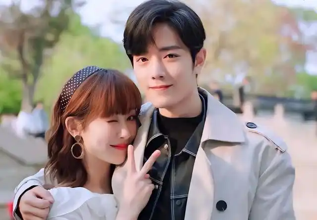 肖战,杨紫私底下聚会的一段视频,突然在网上流传起来,视频中两人的