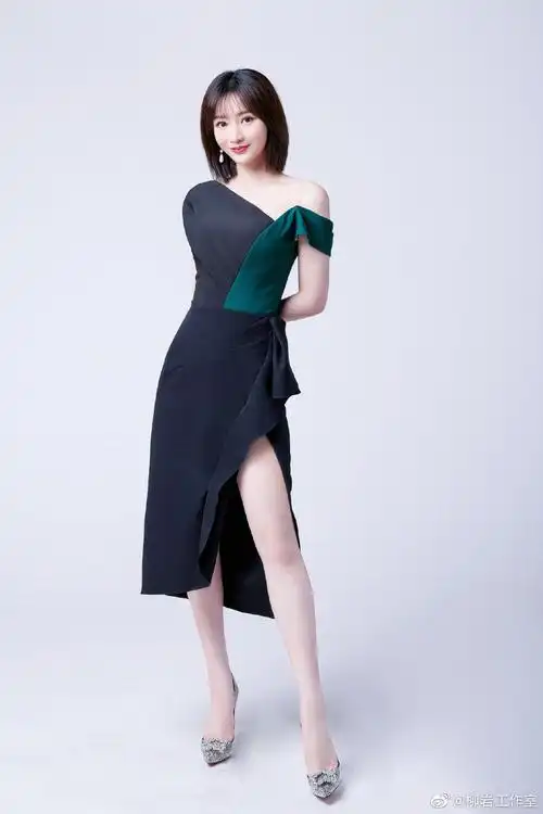 柳岩抹胸裙yyds