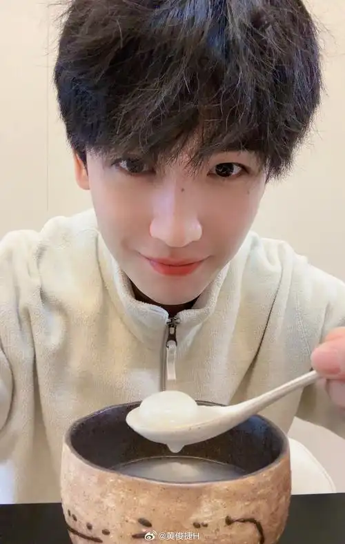 黄俊捷捷营业了又在倒贴吧