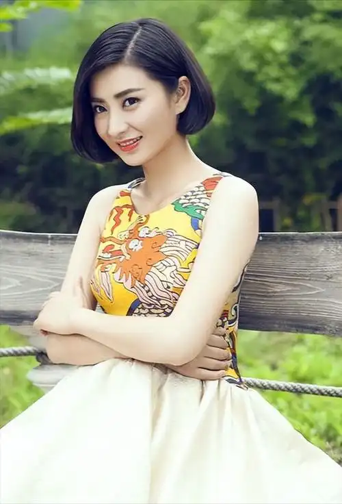 斓曦:吃饭路上白捡一个老公,低调幸福11年,如今已成人生赢家