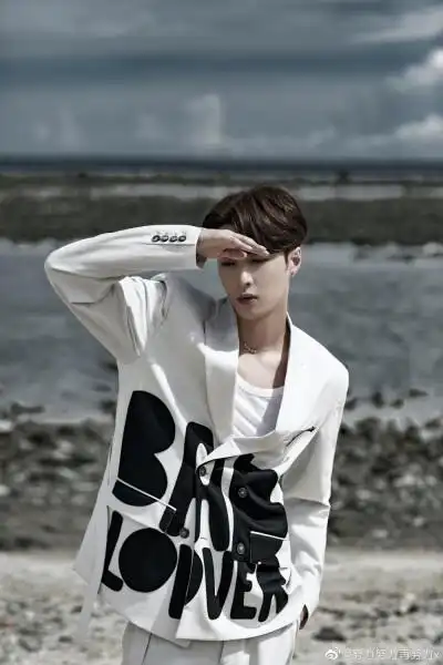 张艺兴 头像 壁纸 聊天背景拿图点个收藏吧 cr.sweet-charlotte