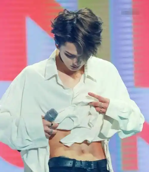 原创67有种诱惑叫男星的腹肌王一博彭昱畅没啥郭麒麟藏得挺深啊