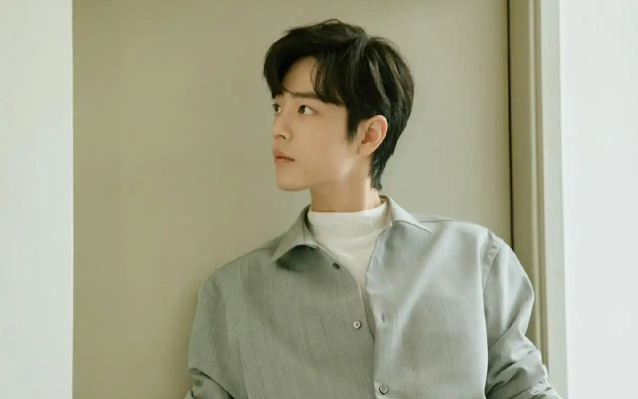 肖战阳光帅气写真桌面壁纸