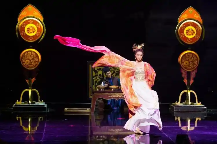 她跳的十面埋伏水袖舞让章子怡都赞不绝口