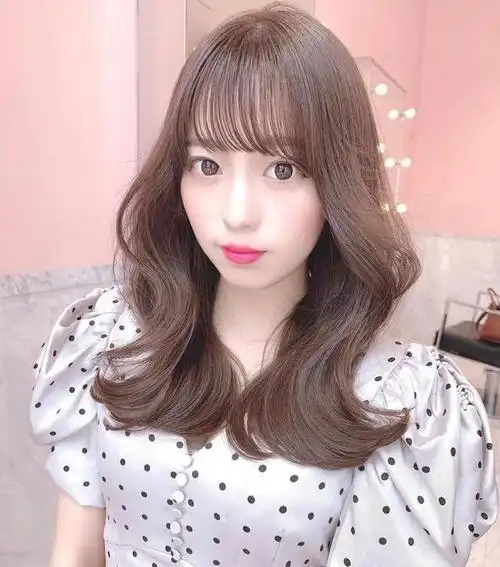 今秋别留黑长直了试试这4种气质发型减龄还显脸小