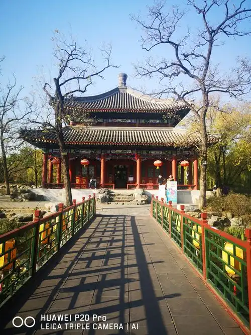 圆明园鉴碧亭        此亭原建于1811年(嘉庆十六年),绮春园宫门内