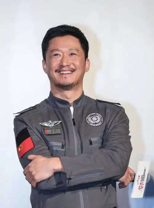 吴京跑龙套多年,从无名小子变成了票房神话,他配得起我们的掌声