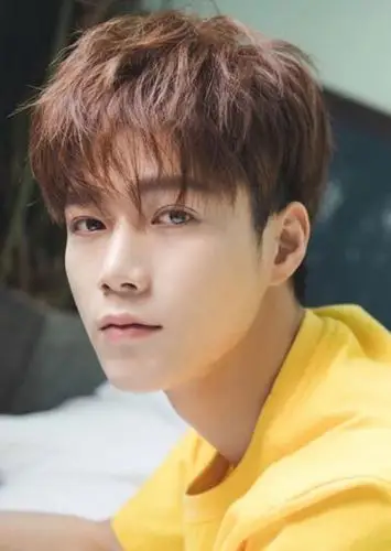 秋季最酷男生短头发玩转时代风 超新款发色让你变的不太平凡_发型师姐