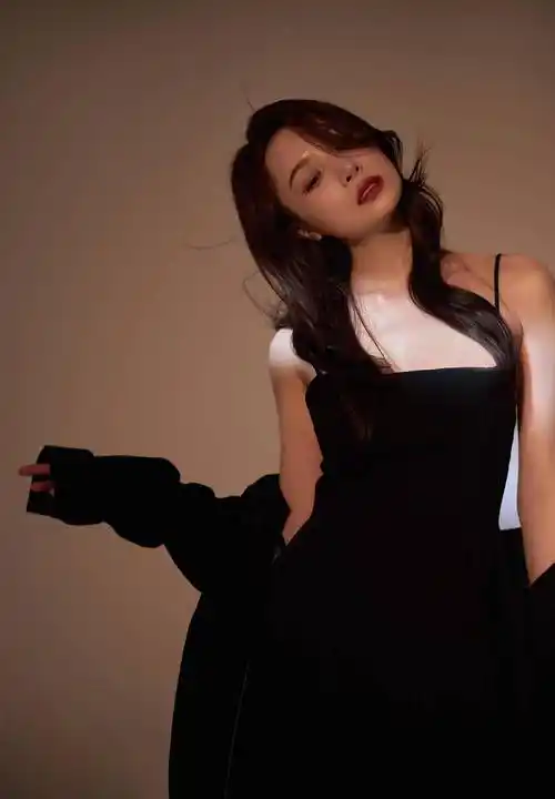 狂飙隆妮吊带裙儒风_西装_黑色_时尚