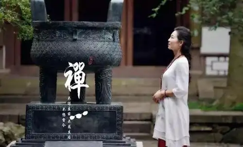 念佛的女人,您虔心修佛,种下善根,得到善果,您的福报自会折射到其他人