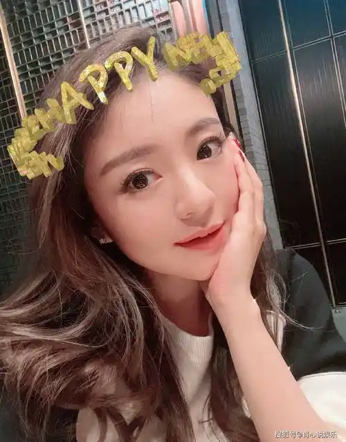 安以轩风波后首发文晒出六张素颜自拍美照疑似即将要复出拍戏