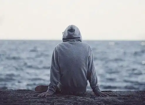 伤感欧系男生背影大图