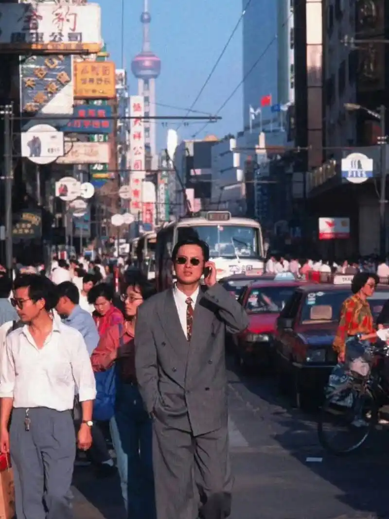 90年代的上海街头已经很时髦了[嘘][三哈][得意]