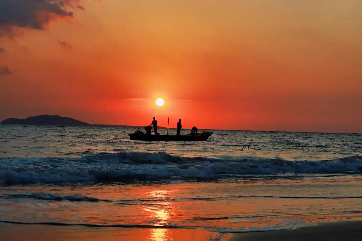 上热门 #海边日落晚霞 #我在人间贩卖黄昏 #定格美好瞬间 - 抖音