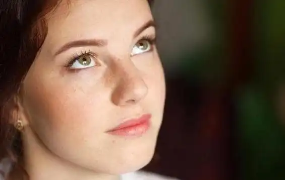 无人不渴望拥有一张洁白光滑的脸庞,然而,斑点的出现却让这个愿望变得