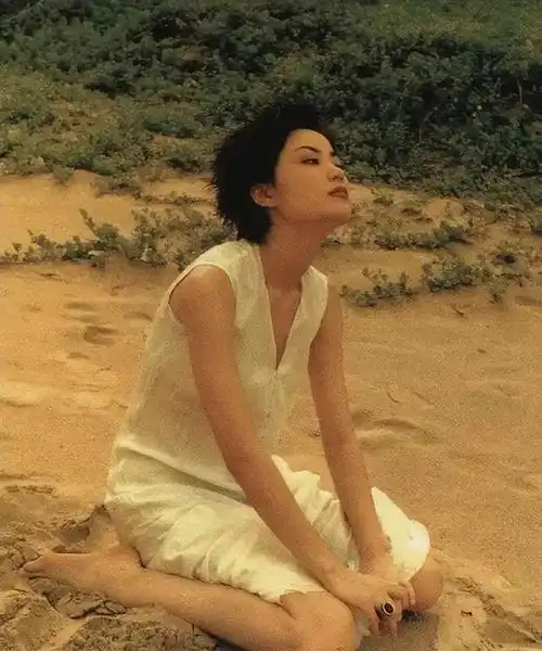 李亚鹏直播谈负债哽咽王菲谢霆锋机场亲密引热议