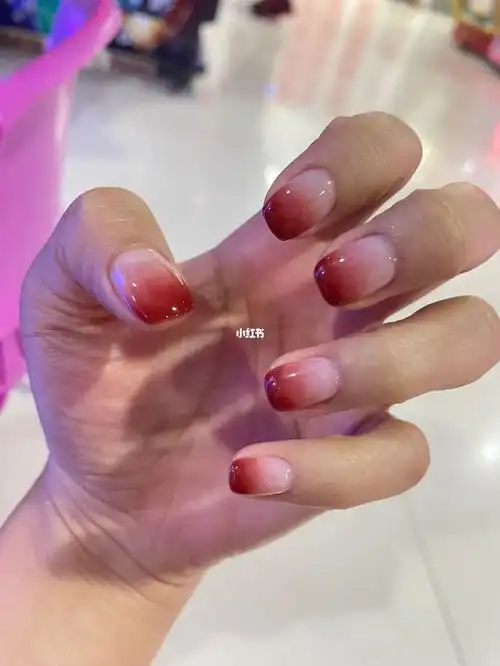 渐变色美甲