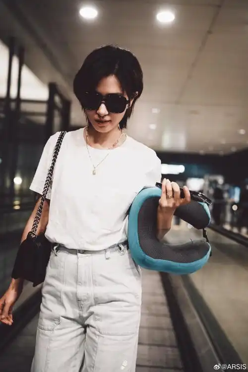 万茜有种不在意镜头的美##万茜机场##arsis