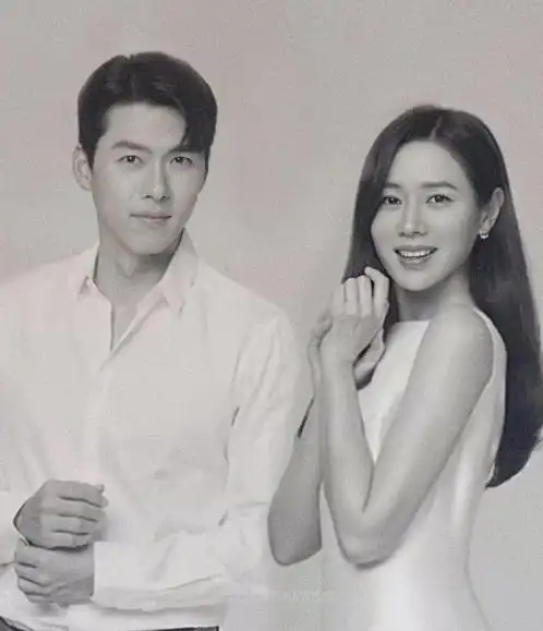 玄彬孙艺珍全家福疑曝光,小番茄眼睛随妈鼻子随爸,女方脸色蜡黄