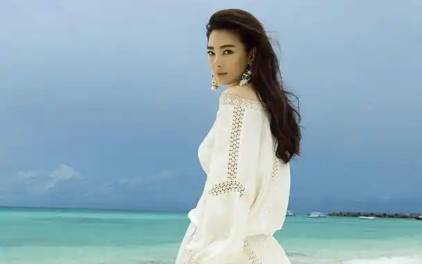 张雨绮戛纳首秀一袭白色长裙:3d打印时尚让她气场爆表