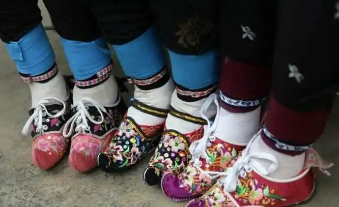 在古代,为啥有人会喜欢三寸金莲?四条理由让现代人无法接受