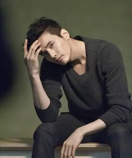 《蓝色生死恋》元斌12年没有新作品,近照44岁长出24岁的脸太帅了_网友