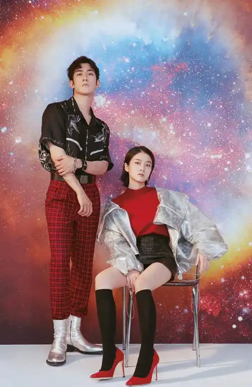 简介:张雪迎李治廷时尚写真大片,分享一组李治廷图片给大家,图中的