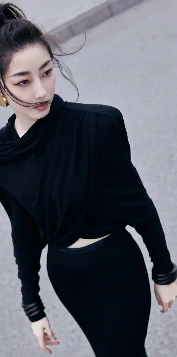 蒋梦婕烟熏妆黑色酷感穿搭壁纸