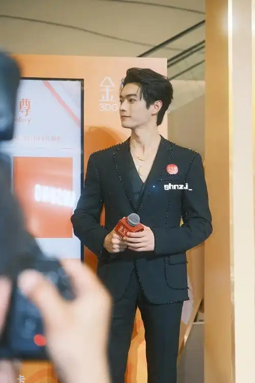 置顶许凯超话xk#许凯金至尊珠宝品牌代言人#    240518许凯金至尊活动