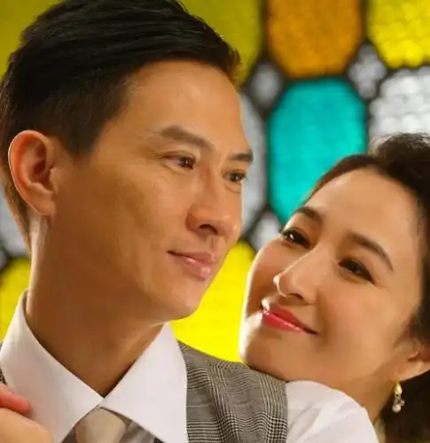 图51岁关咏荷似少女网传其与张家辉已经离婚