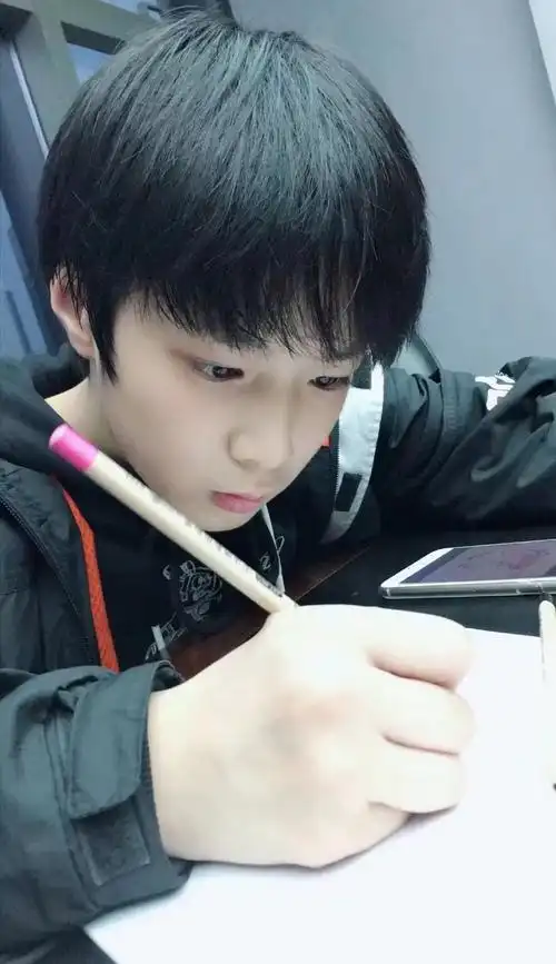 刘耀文不明白为什么他姐新婚要蜜月旅行却要他这个亲弟弟帮忙带他姐夫