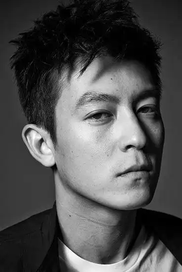 陈冠希树模男生短发 百变发型显个性(3)