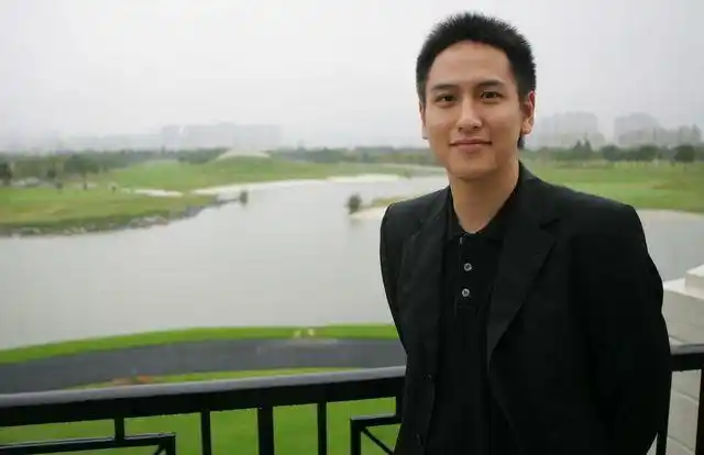 汤氏公子汤珈铖含金汤匙出生手握380亿成富豪成功并非偶然