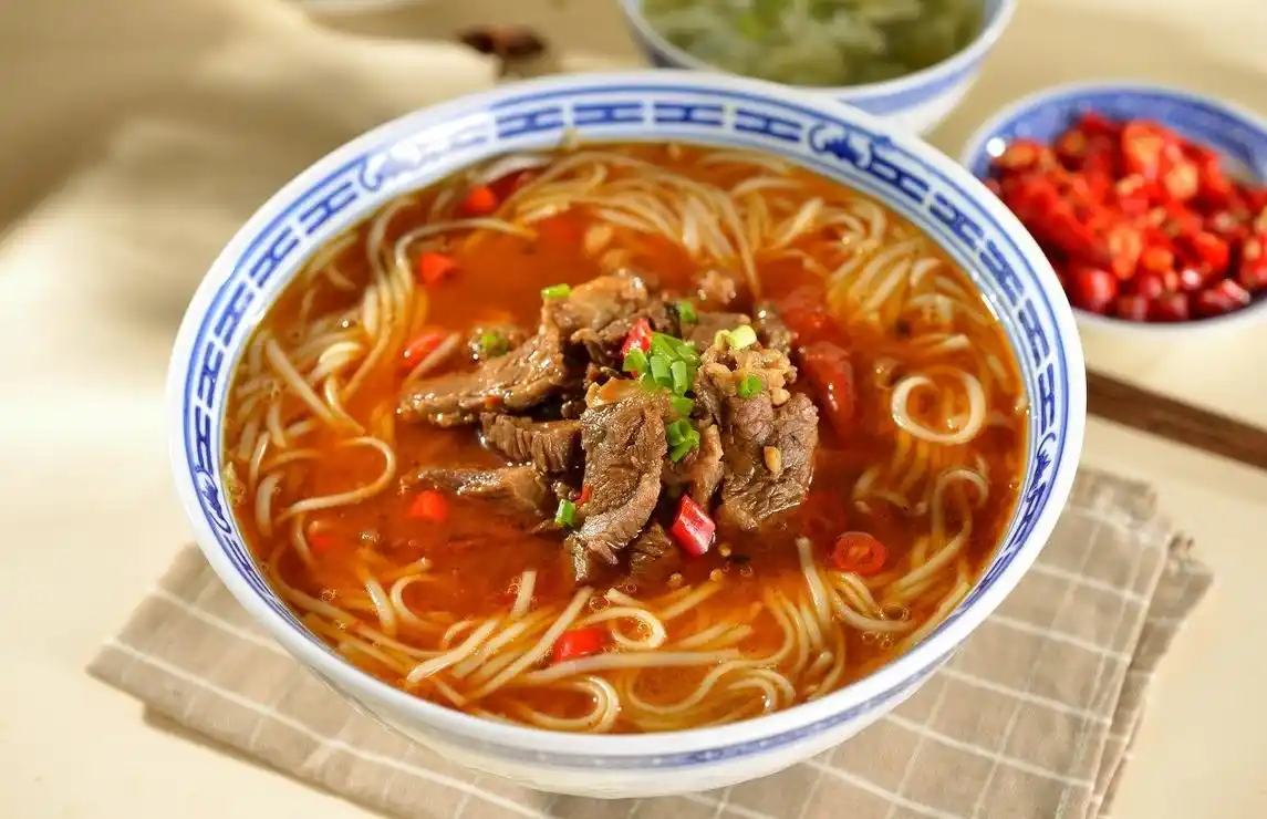 牛肉粉丝汤,鲜香顺滑超美味,吃过就难忘的美食,学会自己在家做