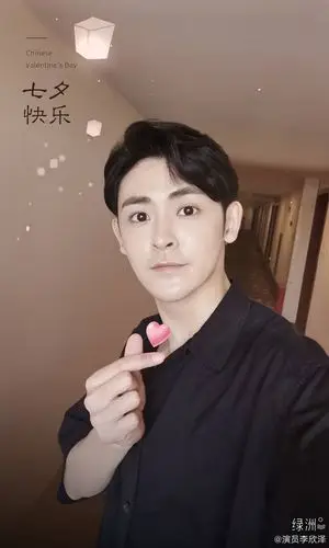 之前就想说了李欣泽现代装还是很帅的